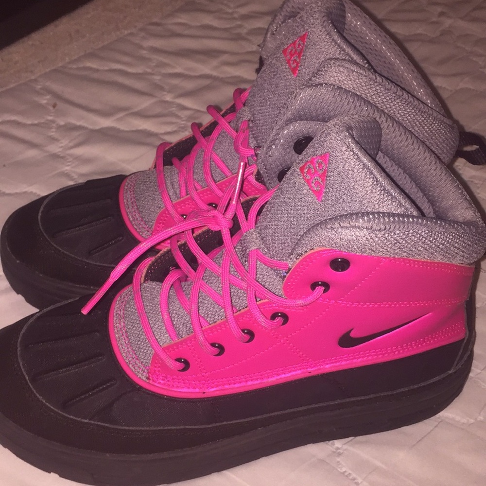 Pink and black NIKE BOOTS